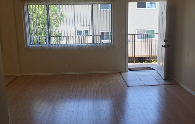 1 bed, 1 bath, 700 sqft, $1,950, Unit 014