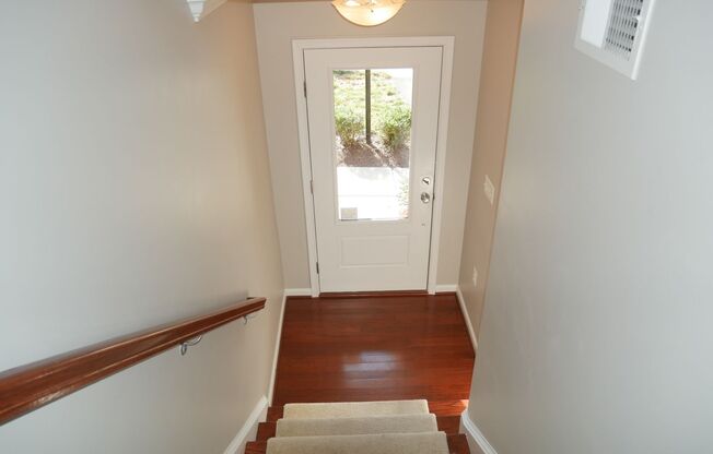 Gorgeous End Unit Garage Townhome In Brambleton for Rent!