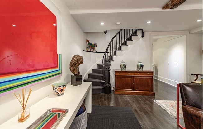 22 JOY ST