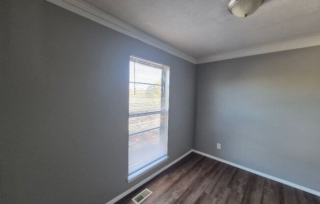 2 beds, 1 bath, 945 sqft, $1,100, Unit 4001D