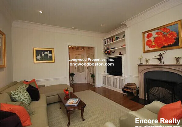 318 COMMONWEALTH AVE