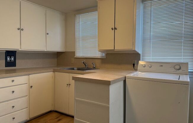 2 beds, 1 bath, 575 sqft, $900, Unit 304