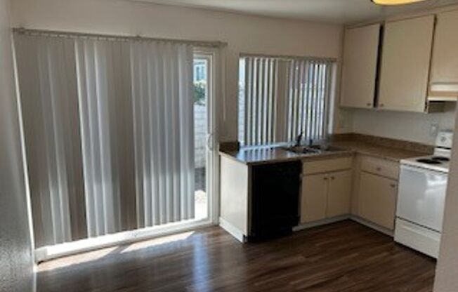 1 bed, 1 bath, 700 sqft, $1,425, Unit 50