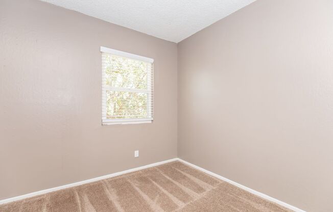 3 beds, 1.5 baths, 1,050 sqft, $1,399