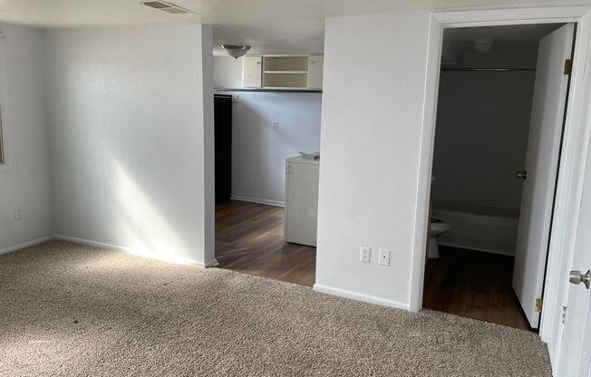 3 beds, 2 baths, $1,000, Unit Unit B "Down"