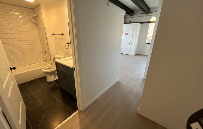 Studio, 1 bath, 327 sqft, $895, Unit 101