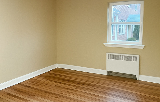 2 beds, 1 bath, 750 sqft, $2,095, Unit D-05