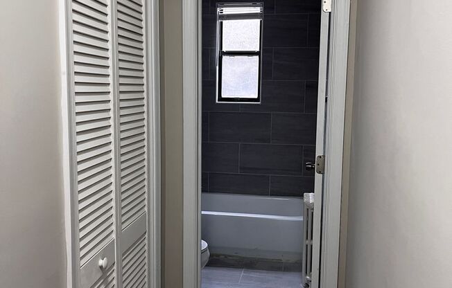 Affordable 2-Bedroom Apartment in Southwest DC – Utilities Included Option Available
