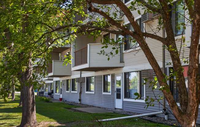 the building where the motel is located
