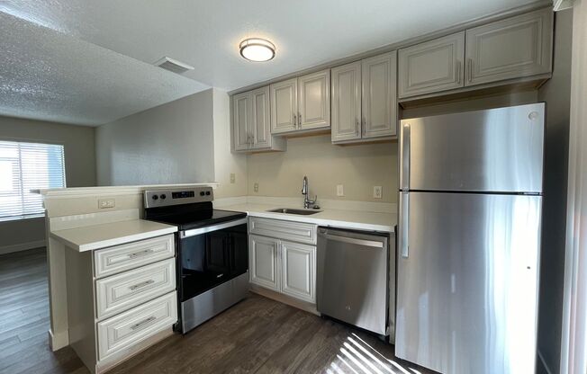 Beautifully Modern 2bd 1bth Apartment Home Ready to be Loved!