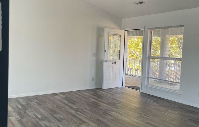 2 beds, 1 bath, $775, Unit BEA 305 (100)