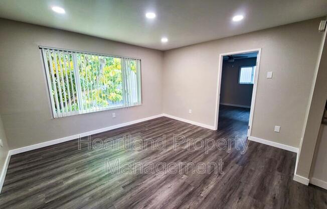 4879 PARKS AVE