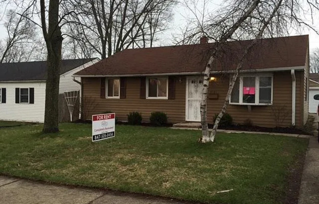 3 Bedroom with 2 Car Garage in Waukegan