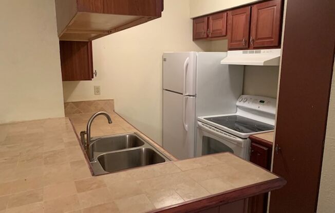 1BD/1BA Condo located on the Germantown/Memphis Line!