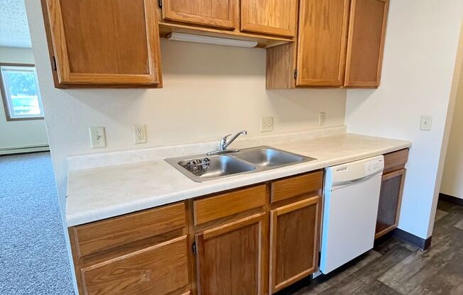 2 beds, 1 bath, 946 sqft, $725, Unit 8