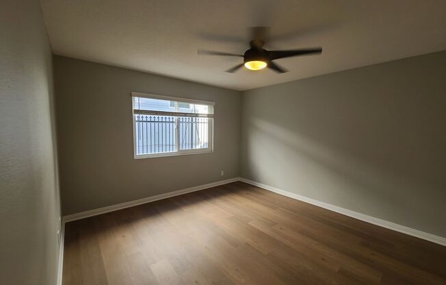 2 beds, 1 bath, 950 sqft, $3,150, Unit 4720-21