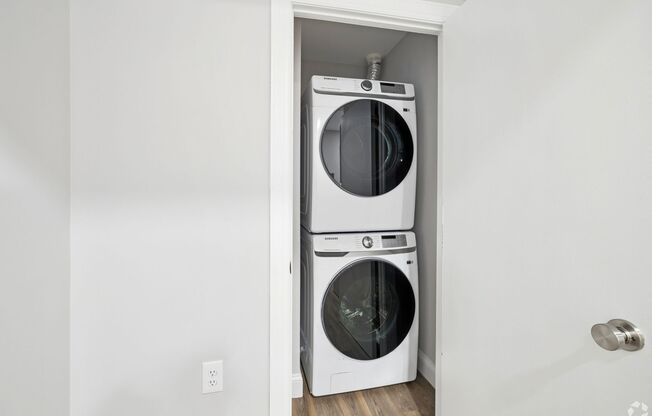 Studio, 1 bath, 345 sqft, $1,165, Unit 307