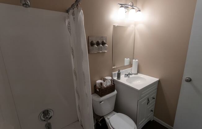 This is a picture of the bathroom a 549 square foot 1 bedroom, 1 bath apartment at Romaine Court Apartments in the Oakley neighborhood of Cincinnati, Ohio.