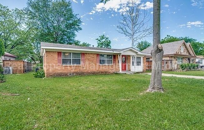 Charming 3-Bedroom Home with Spacious Yard in Garland