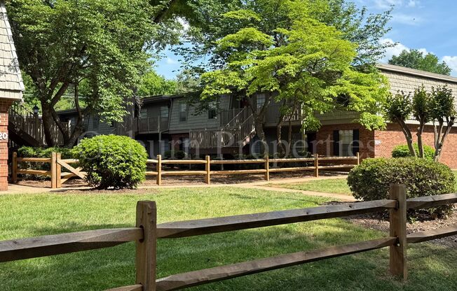 3824-F Country Club Rd-2BR/1BA-APT!!!