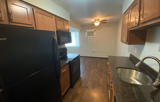 1 bed, 1 bath, 650 sqft, $1,050, Unit 23-203