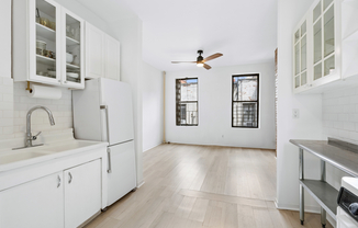 349 W 44 ST