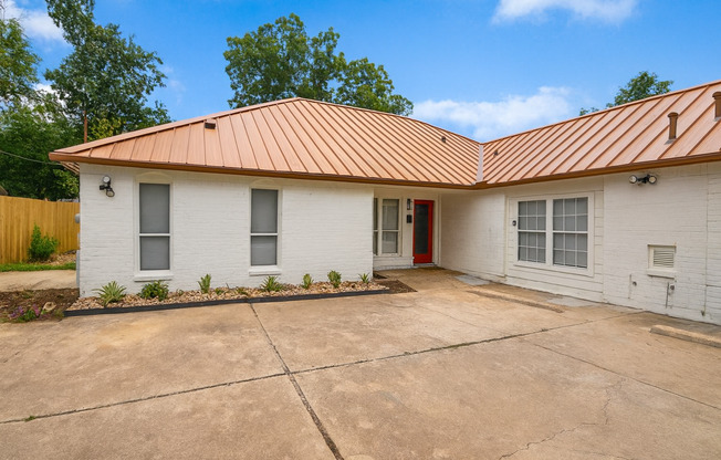 8 beds, 3 baths, $10,400, Unit House