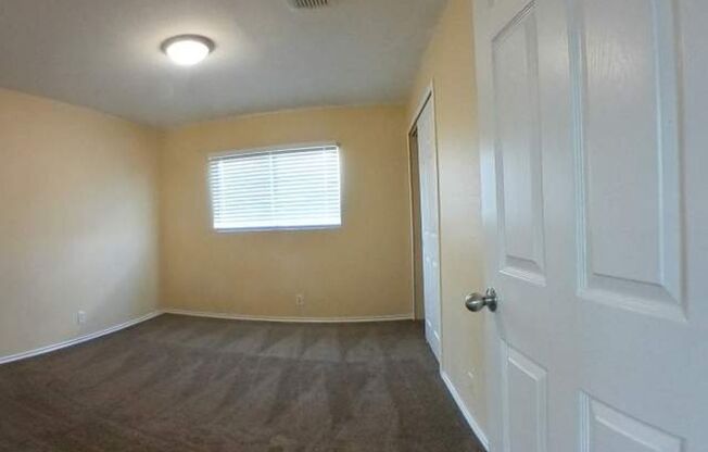 3 beds, 2 baths, $1,495, Unit Rustic Oaks