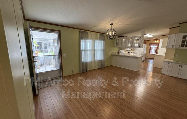 616 KLICKETY KLAK LN