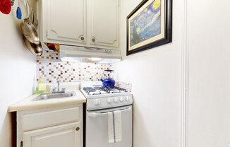 Studio, 1 bath, 450 sqft, $3,800, Unit B4
