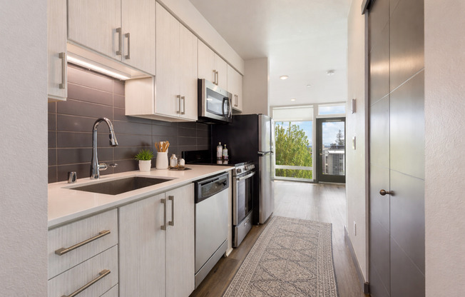 Studio, 1 bath, 322 sqft, $1,395, Unit 211