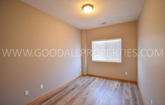 3 beds, 2 baths, $1,295