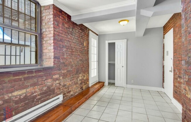 3 beds, 1.5 baths, $7,295, Unit 1C