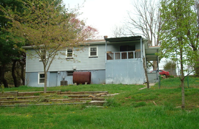 Cute, 3 bedroom, 1 bathroom West of Asheville