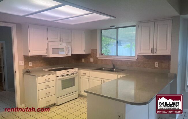 Beautiful newly remodeled home in Sandy For Rent!!