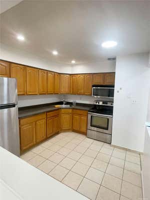 3 beds, 2 baths, $2,800, Unit 3