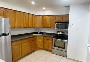 3 beds, 2 baths, $2,800, Unit 3