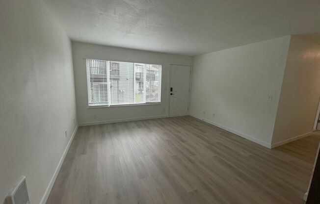 3 beds, 1 bath, 990 sqft, $1,755, Unit 60