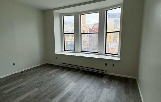 1 bed, 1 bath, 400 sqft, $895, Unit 12