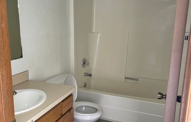 Studio, 1 bath, 450 sqft, $1,395, Unit 21