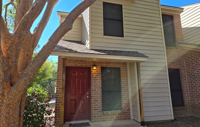 College Station - Condo -2 bedroom / 2.5 bath / 2 story - Pool on complex.