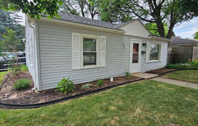 303 E THIRTEEN MILE RD