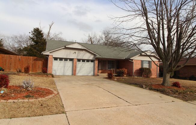 Large 4 bedroom , 2 bath, 2 car garage for lease in Norman 1713 Rolling Stone