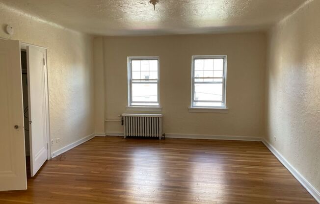 1 bed, 1 bath, 708 sqft, $1,340, Unit King Edward Annex 32