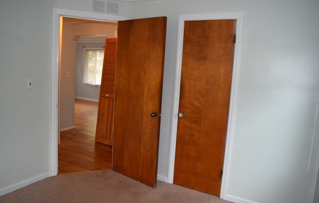 2 beds, 1 bath, $1,100