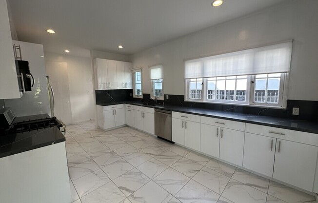 1407 N. Laurel Avenue