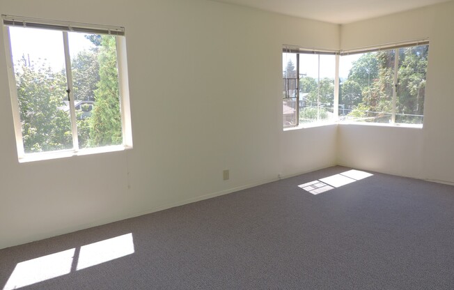 Eugene Manor Apartments *Ask about FREE RENT Specials on all vacant units!*