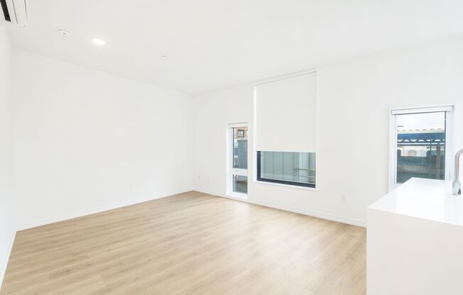 1 bed, 1 bath, 611 sqft, $1,595, Unit N-401