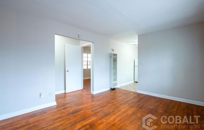 896 GREENWOOD AVE NE