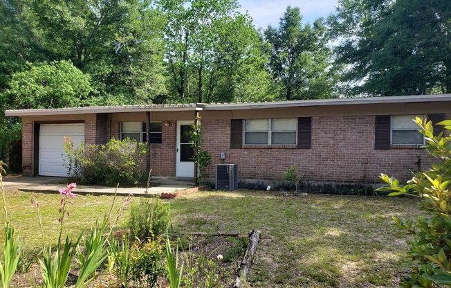 3 bed 1 bath house with garage